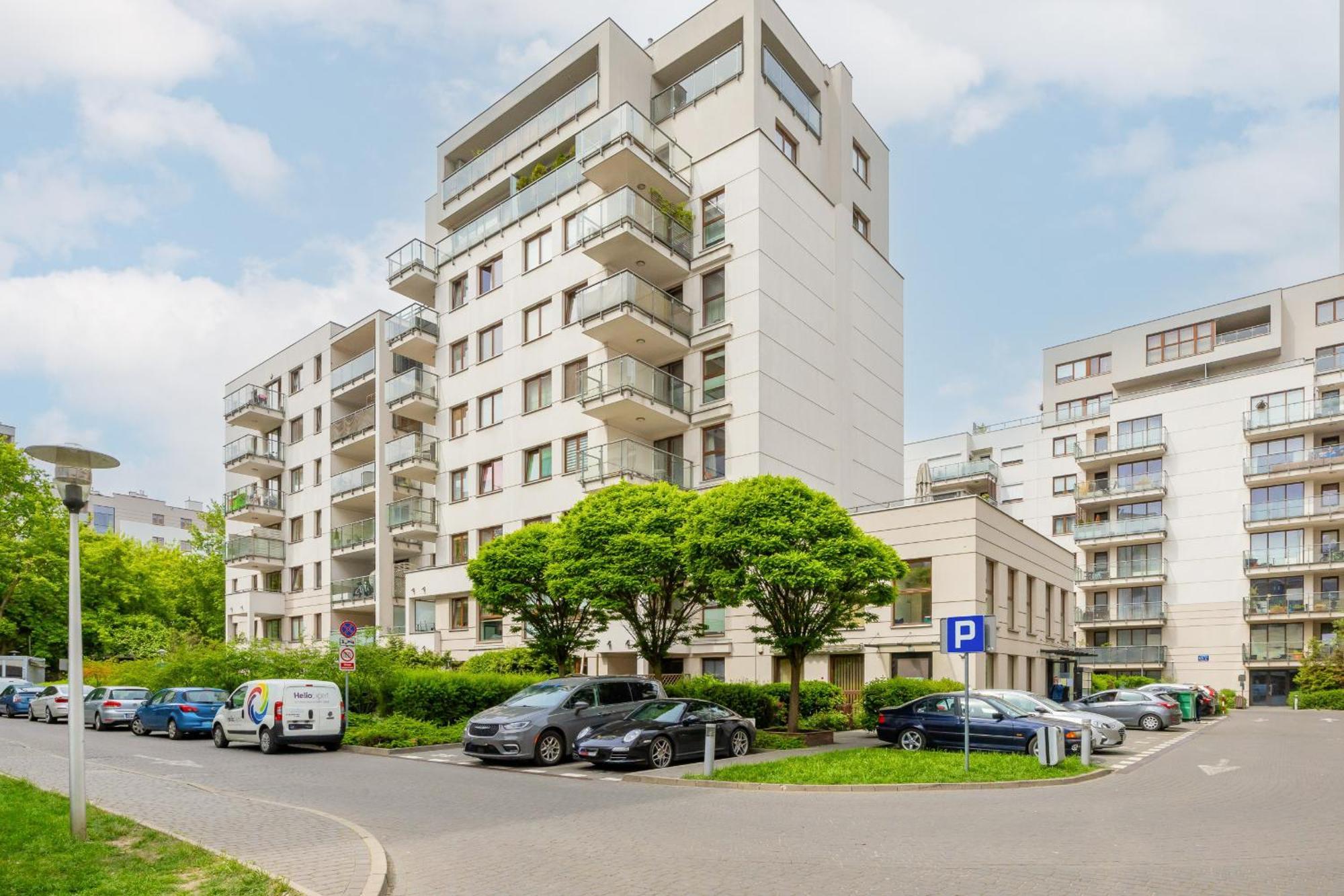 City Apartment With Parking Near Metro Mlociny By Noclegi Renters Варшава Экстерьер фото