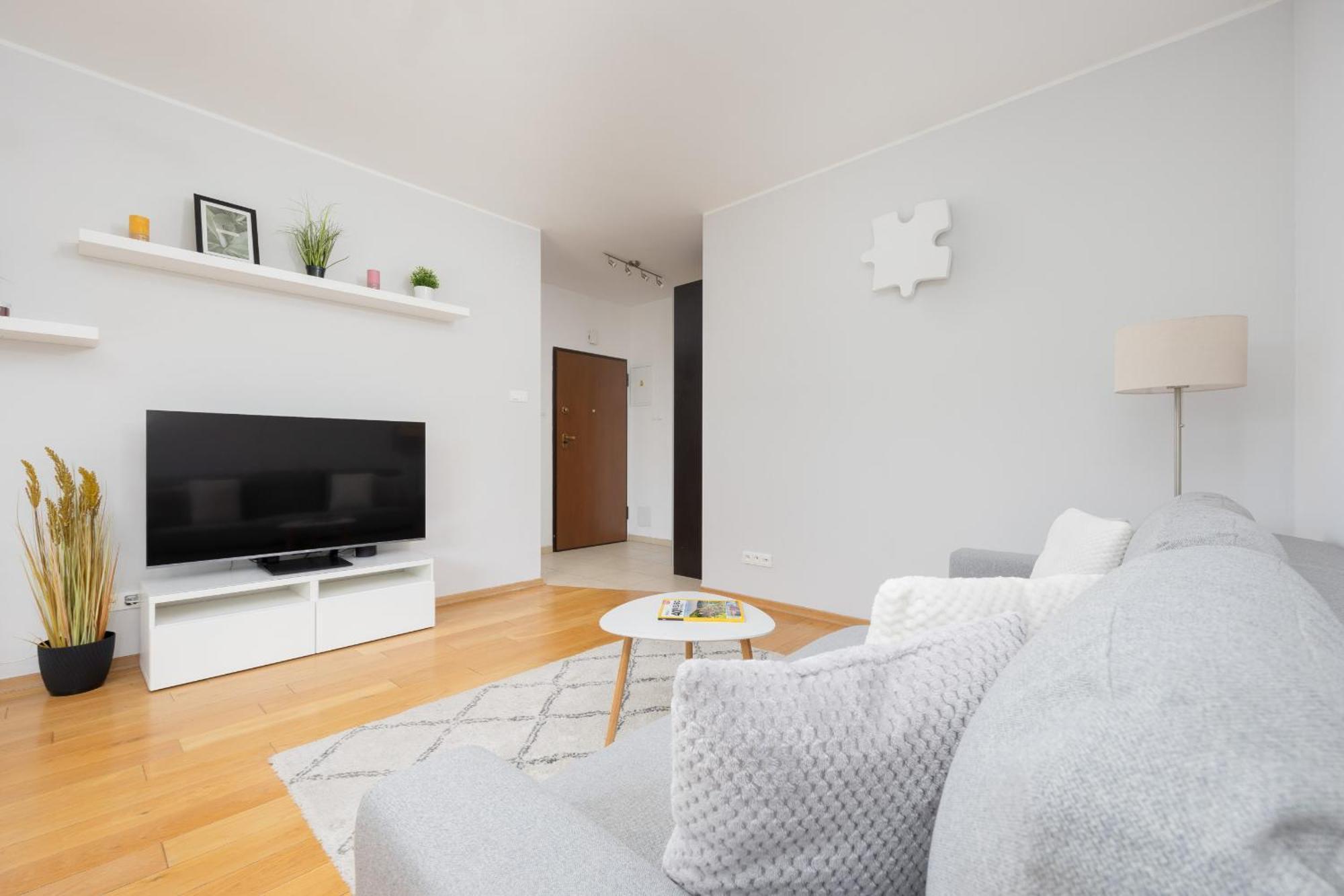 City Apartment With Parking Near Metro Mlociny By Noclegi Renters Варшава Экстерьер фото